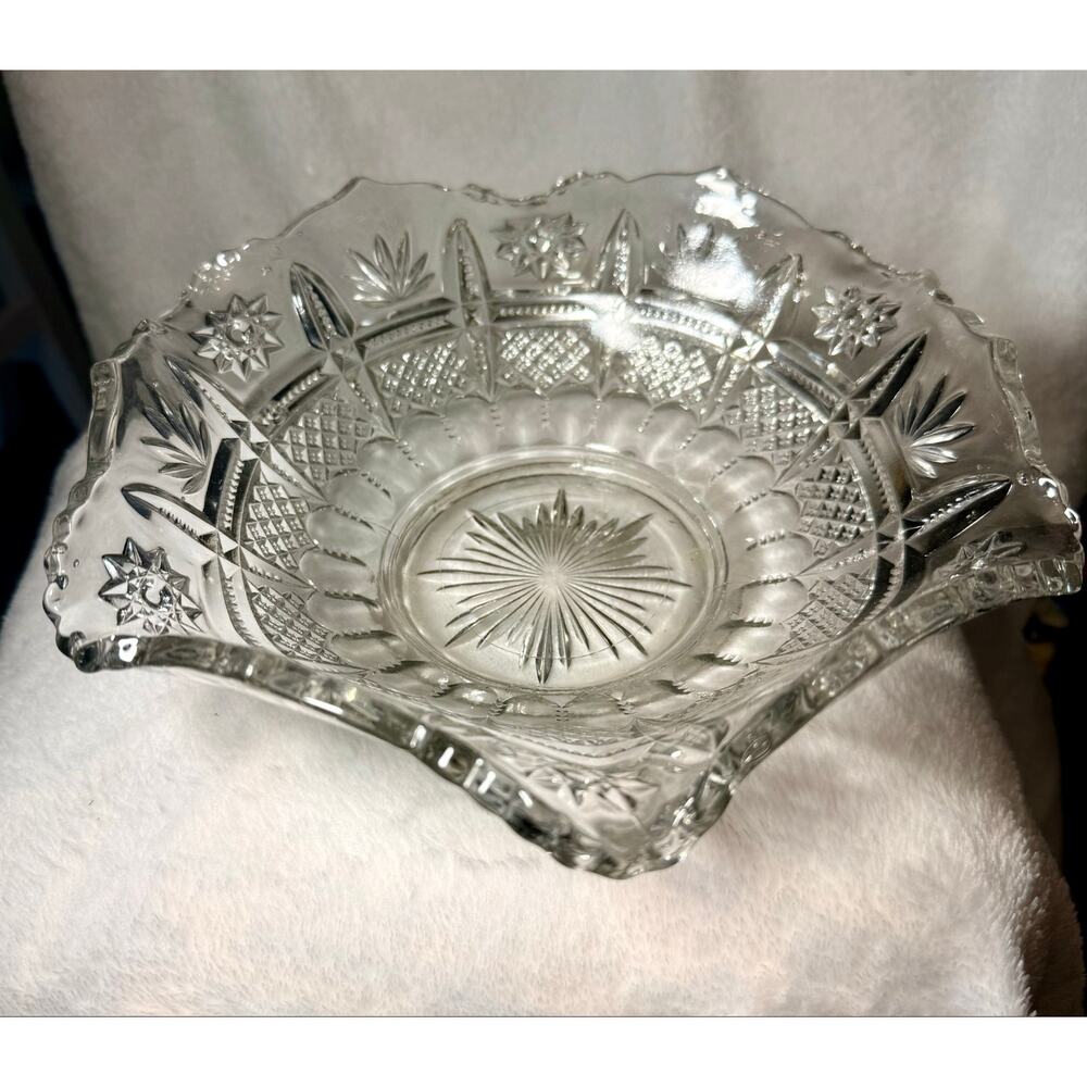 EPAG Vintage Victorian Clear Pressed Glass Bowl Star,Leaf
Pattern Bowl